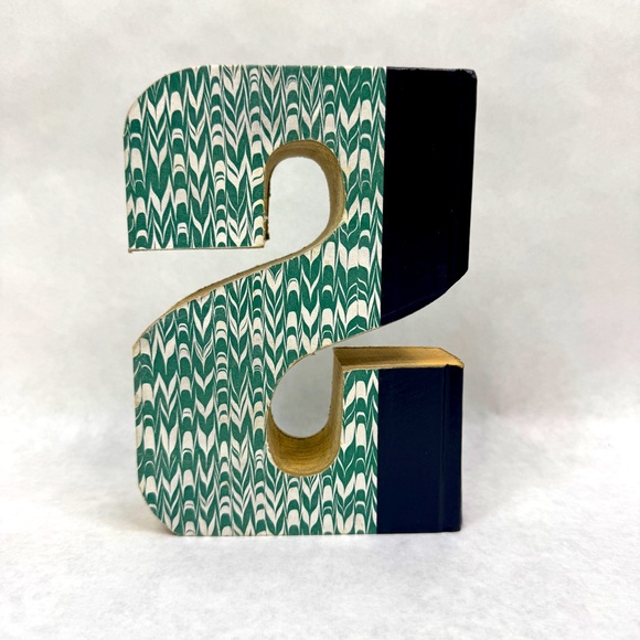 ANTHROPOLOGIE Letter S Cut-Out Monogram Reader’s Digest Book Decor - Picture 4 of 5